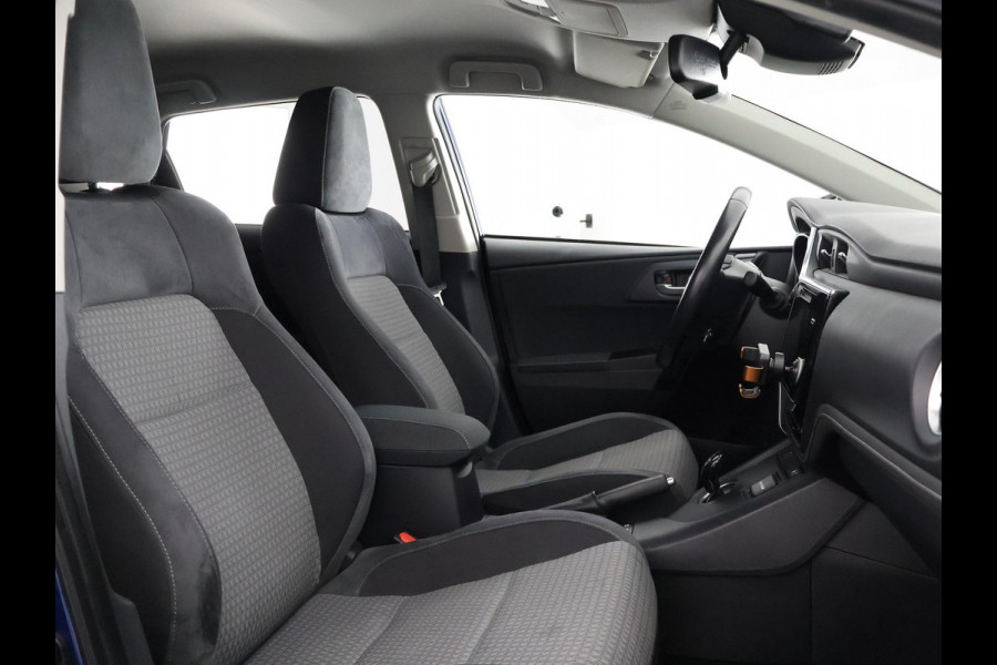 Toyota Auris 1.8 Hybrid Executive | Navigatie | Sportstoelen | Camera | Lichtmetalen velgen |