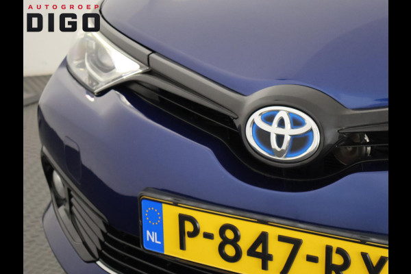 Toyota Auris 1.8 Hybrid Executive | Navigatie | Sportstoelen | Camera | Lichtmetalen velgen |