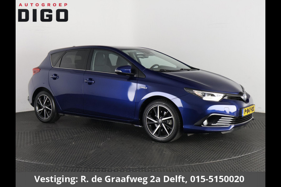 Toyota Auris 1.8 Hybrid Executive | Navigatie | Sportstoelen | Camera | Lichtmetalen velgen |