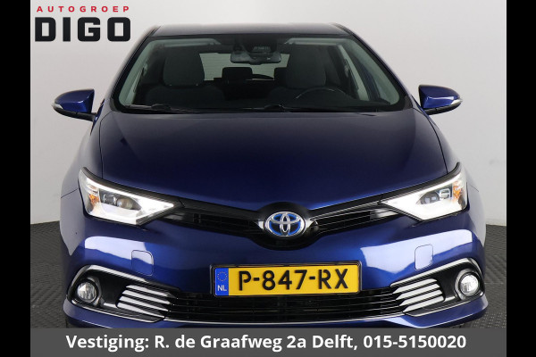 Toyota Auris 1.8 Hybrid Executive | Navigatie | Sportstoelen | Camera | Lichtmetalen velgen |
