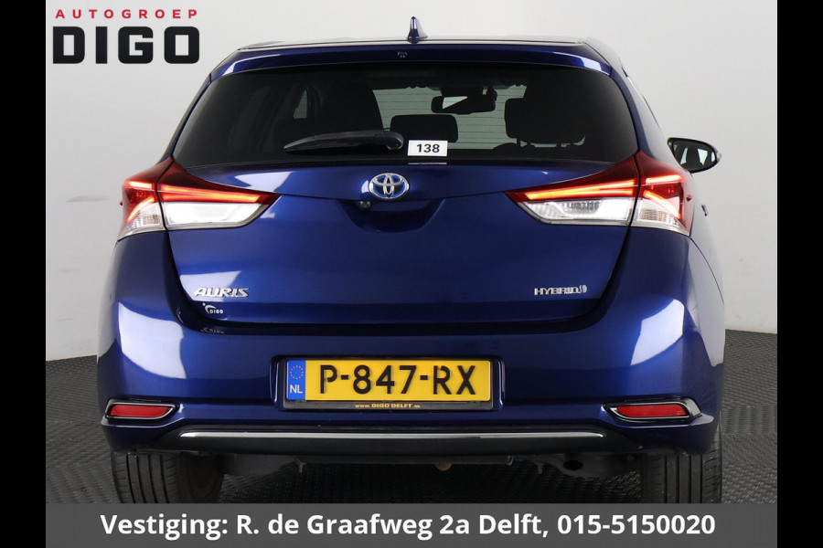 Toyota Auris 1.8 Hybrid Executive | Navigatie | Sportstoelen | Camera | Lichtmetalen velgen |