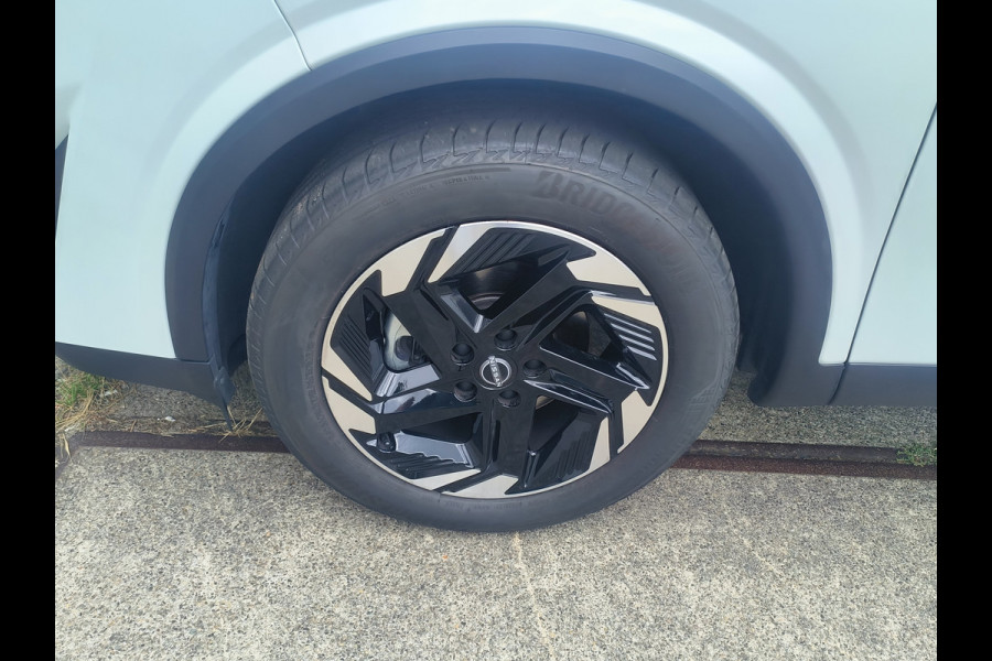 Nissan QASHQAI 1.3 MHEV Xtronic N-Connecta uit 2025 Rijklaar + Fabrieksgarantie  Automaat  Panorama-dak Henk Jongen Auto's in Helmond,  al 50 jaar service zoals 't hoort!
