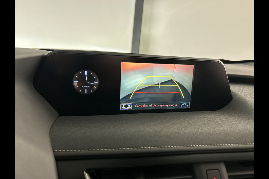 Lexus UX 300e Business 54 kWh | Tot € 4.000 klantvoordeel* | Elektrisch Rijden in Stijl | Nette auto | Apple Carplay / Android Auto