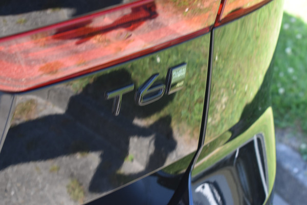 Volvo XC60 T6 350PK Automaat Plug-in hybrid AWD Ultra Black Edition HUD | Luchtvering | Trekhaak | 360 Camera | H&K | 21"LMV | Stoelverwarming | Panodak