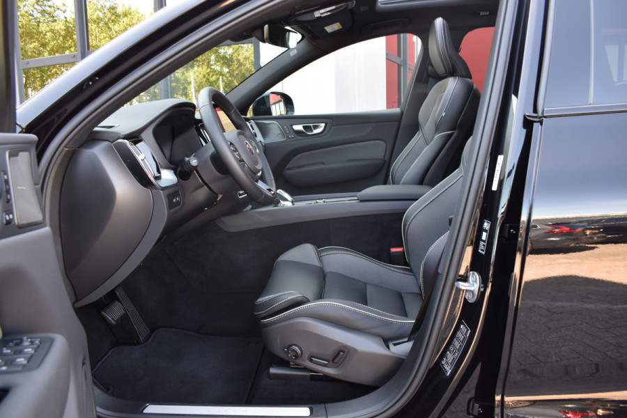 Volvo XC60 T6 350PK Automaat Plug-in hybrid AWD Ultra Black Edition HUD | Luchtvering | Trekhaak | 360 Camera | H&K | 21"LMV | Stoelverwarming | Panodak