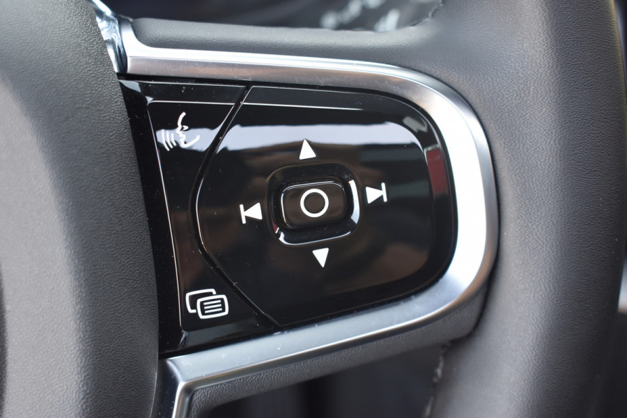 Volvo XC60 T6 350PK Automaat Plug-in hybrid AWD Ultra Black Edition HUD | Luchtvering | Trekhaak | 360 Camera | H&K | 21"LMV | Stoelverwarming | Panodak