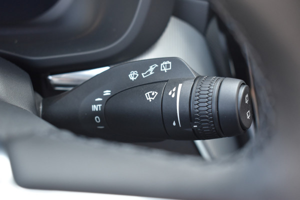 Volvo XC60 T6 350PK Automaat Plug-in hybrid AWD Ultra Black Edition HUD | Luchtvering | Trekhaak | 360 Camera | H&K | 21"LMV | Stoelverwarming | Panodak