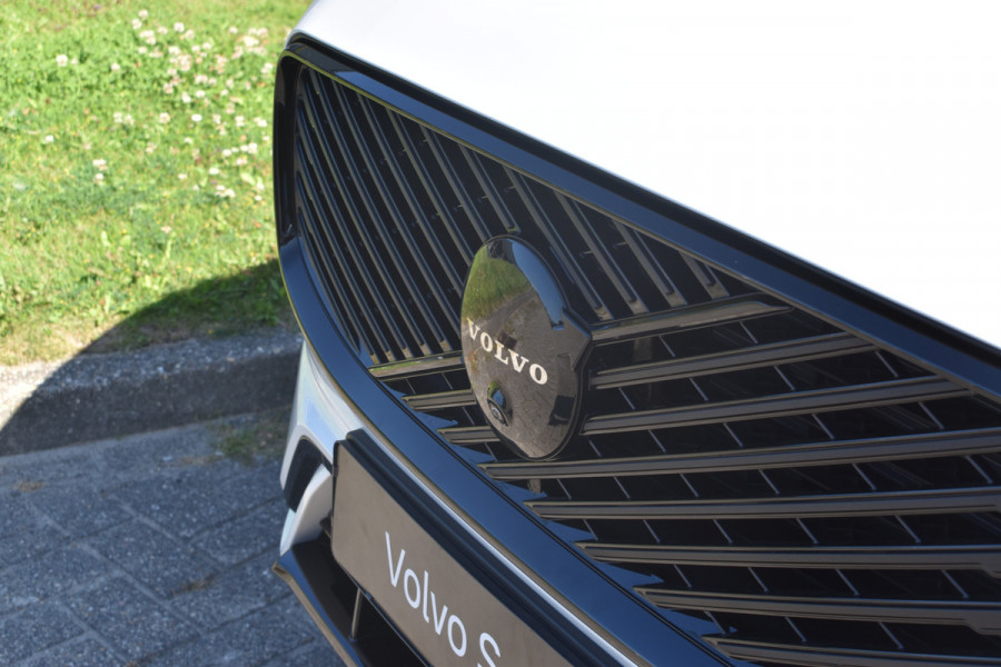 Volvo XC60 T8 AWD 455PK Plug-in Hybrid Ultra Black Edition | HUD | Luchtvering | Panodak | H&K | 360 Camera | 21"LMV | Stoelverwarming |