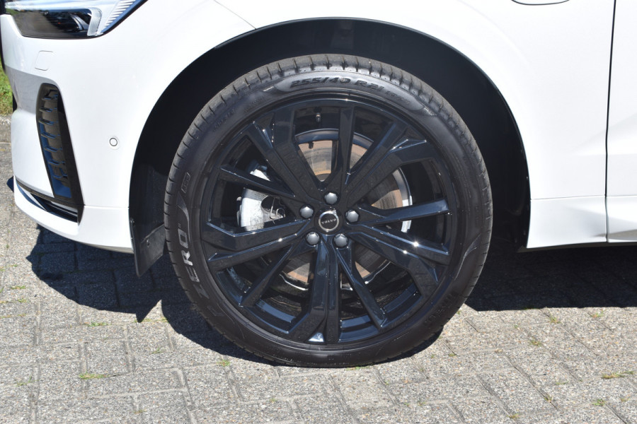 Volvo XC60 T8 AWD 455PK Plug-in Hybrid Ultra Black Edition | HUD | Luchtvering | Panodak | H&K | 360 Camera | 21"LMV | Stoelverwarming |