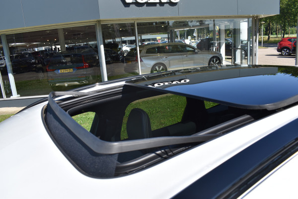 Volvo XC60 T8 AWD 455PK Plug-in Hybrid Ultra Black Edition | HUD | Luchtvering | Panodak | H&K | 360 Camera | 21"LMV | Stoelverwarming |