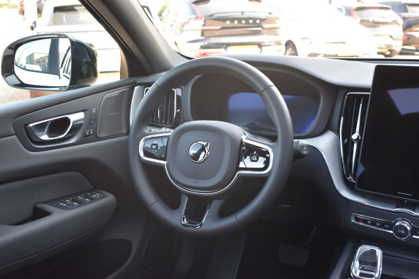 Volvo XC60 T8 AWD 455PK Plug-in Hybrid Ultra Black Edition | HUD | Luchtvering | Panodak | H&K | 360 Camera | 21"LMV | Stoelverwarming |