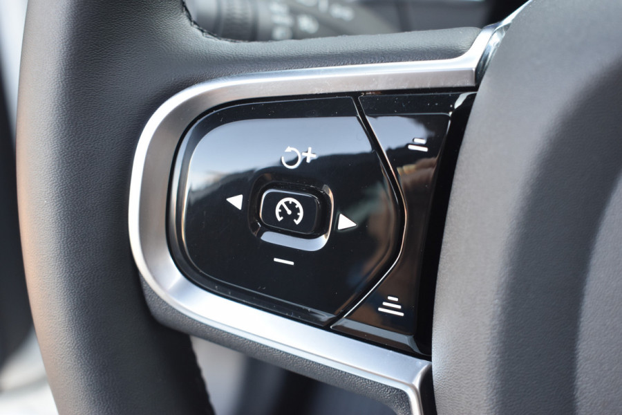 Volvo XC60 T8 AWD 455PK Plug-in Hybrid Ultra Black Edition | HUD | Luchtvering | Panodak | H&K | 360 Camera | 21"LMV | Stoelverwarming |