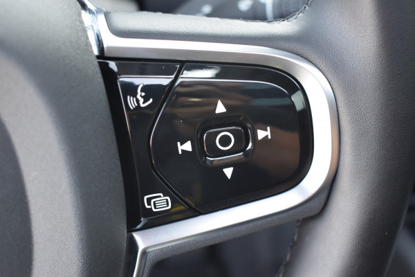 Volvo XC60 T8 AWD 455PK Plug-in Hybrid Ultra Black Edition | HUD | Luchtvering | Panodak | H&K | 360 Camera | 21"LMV | Stoelverwarming |