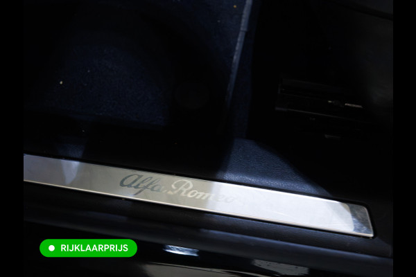 Alfa Romeo Tonale 1.5T Hybrid Veloce | Leer | Panoramadak | Elec. achterklep | Afn. trekhaak | Adap. Cruise | Harman Kardo | Stoel- verwamring en Stoel koeling, Stuur verwarming, 360 Camera, Stoel met gehuegen