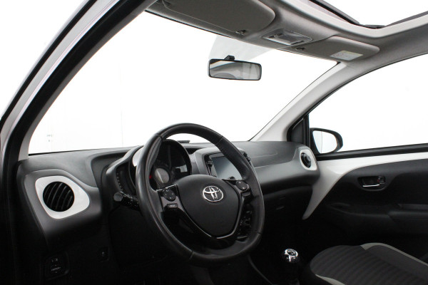 Toyota Aygo 1.0 VVT-i x-joy > Schuifdak/Camera/Navigatie via (Apple CarPlay / Android Auto)