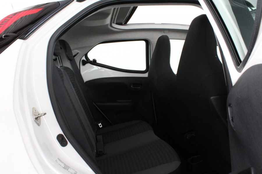 Toyota Aygo 1.0 VVT-i x-joy > Schuifdak/Camera/Navigatie via (Apple CarPlay / Android Auto)