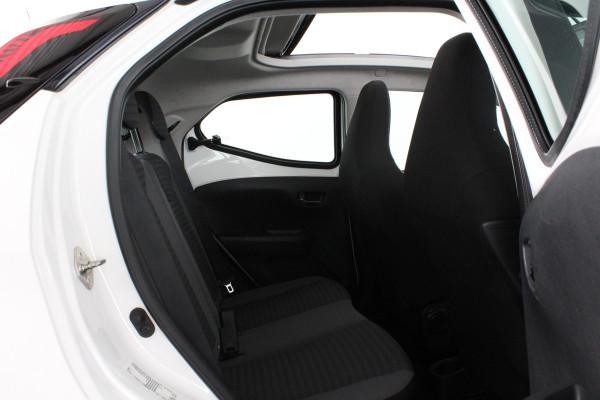 Toyota Aygo 1.0 VVT-i x-joy > Schuifdak/Camera/Navigatie via (Apple CarPlay / Android Auto)