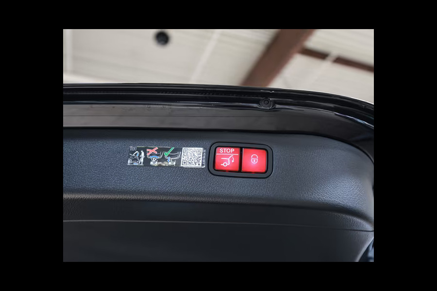 Mercedes-Benz C-Klasse Estate 300e AMG ** DIGI LED, NAVI+, PANO, MEMORY, NIGHT, 19-inch LMV ** UNFALLFREI - Ex. MB-AG ** ** INFORMEER OOK NAAR ONZE AANTREKKELIJKE FINANCIAL-LEASE TARIEVEN **