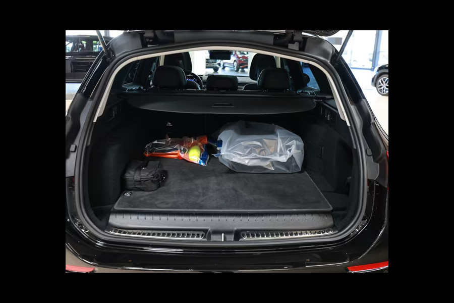 Mercedes-Benz C-Klasse Estate 300e AMG ** DIGI LED, NAVI+, PANO, MEMORY, NIGHT, 19-inch LMV ** UNFALLFREI - Ex. MB-AG ** ** INFORMEER OOK NAAR ONZE AANTREKKELIJKE FINANCIAL-LEASE TARIEVEN **
