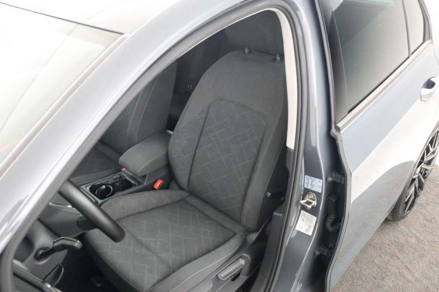 Volkswagen Golf 1.5 TSI Life Stoel/stuurverwarming, Adaptieve cruise, Apple Carplay!