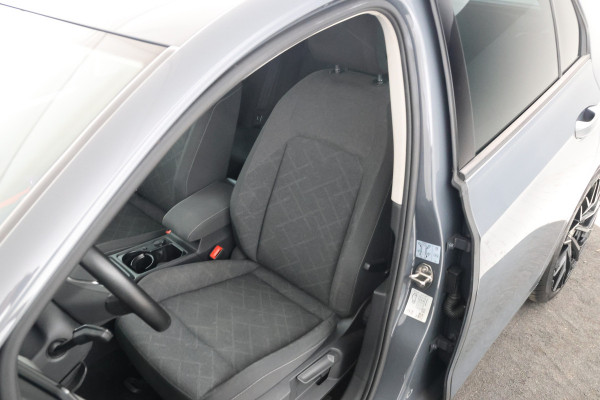 Volkswagen Golf 1.5 TSI Life Stoel/stuurverwarming, Adaptieve cruise, Apple Carplay!