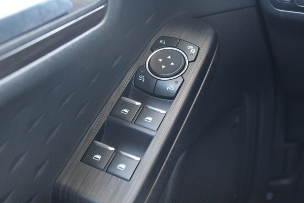 Ford Kuga 2.5 PHEV Vignale Trekhaak Wegklapbaar | Origenele Zomerset Aanwezig | Volledig Lederen Interieur | Panorama Dak |