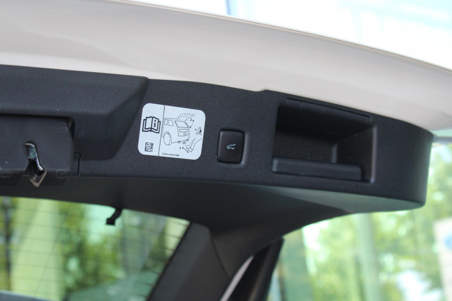 Ford Kuga 2.5 PHEV Vignale Trekhaak Wegklapbaar | Origenele Zomerset Aanwezig | Volledig Lederen Interieur | Panorama Dak |
