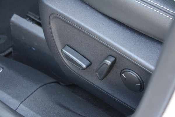 Ford Kuga 2.5 PHEV Vignale Trekhaak Wegklapbaar | Origenele Zomerset Aanwezig | Volledig Lederen Interieur | Panorama Dak |