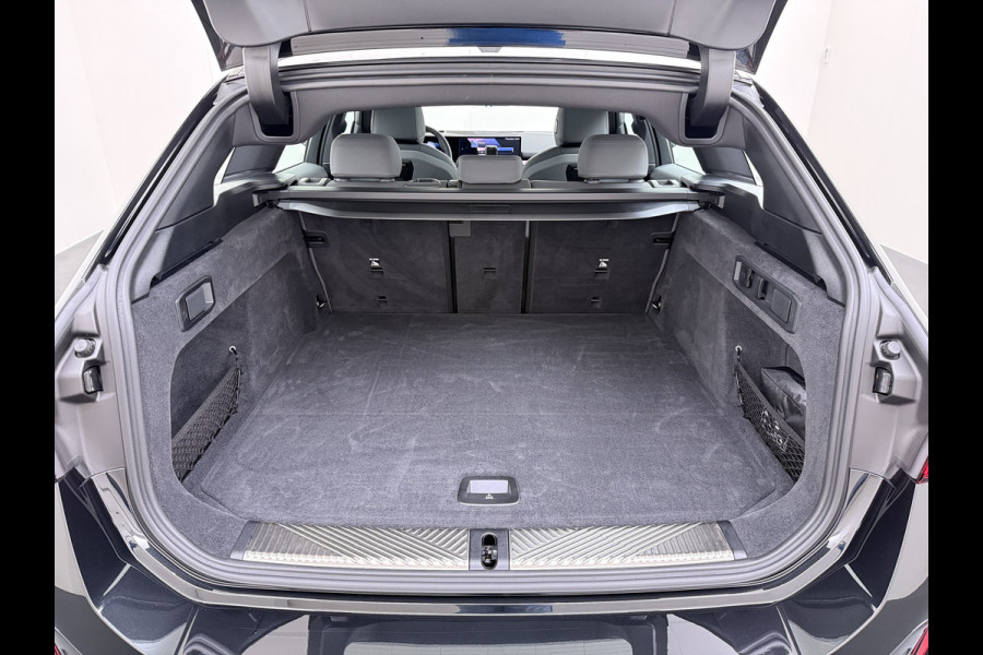 BMW 5 Serie Touring 550e xDrive M-pakket | 1ste eigenaar Pano Harman\Kardon