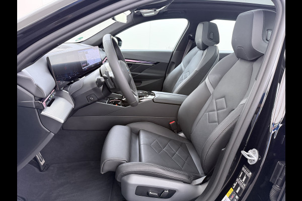 BMW 5 Serie Touring 550e xDrive M-pakket | 1ste eigenaar Pano Harman\Kardon