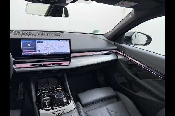 BMW 5 Serie Touring 550e xDrive M-pakket | 1ste eigenaar Pano Harman\Kardon