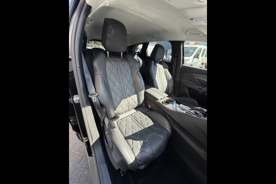 Peugeot 3008 130pk Allure Pack (Leder incl stoelverwarming - Elektrische klep - LED - 360gr Camera - Keyless Entry - Navigatie - Automatische