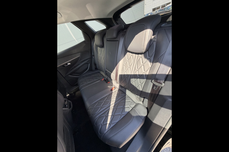 Peugeot 3008 130pk Allure Pack (Leder incl stoelverwarming - Elektrische klep - LED - 360gr Camera - Keyless Entry - Navigatie - Automatische