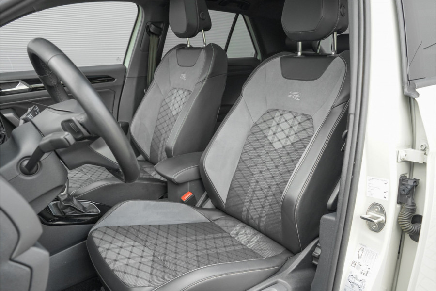 Volkswagen T-Roc 1.5 TSI R-Line Pano LED+ Beats Trekhaak ACC 19"