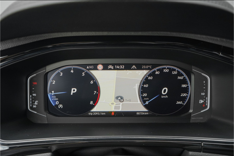 Volkswagen T-Roc 1.5 TSI R-Line Pano LED+ Beats Trekhaak ACC 19"