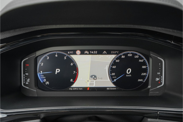 Volkswagen T-Roc 1.5 TSI R-Line Pano LED+ Beats Trekhaak ACC 19"