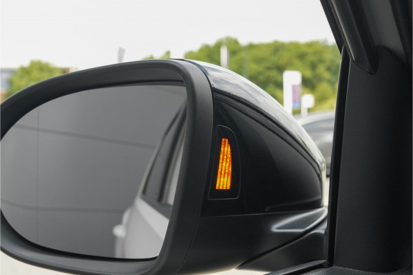 Volkswagen T-Roc 1.5 TSI R-Line Pano LED+ Beats Trekhaak ACC 19"