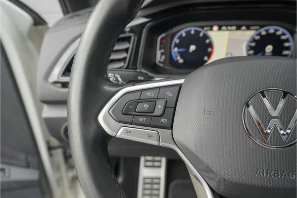 Volkswagen T-Roc 1.5 TSI R-Line Pano LED+ Beats Trekhaak ACC 19"