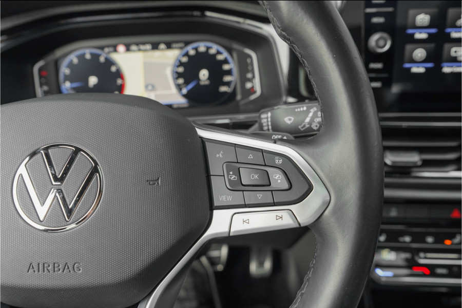 Volkswagen T-Roc 1.5 TSI R-Line Pano LED+ Beats Trekhaak ACC 19"