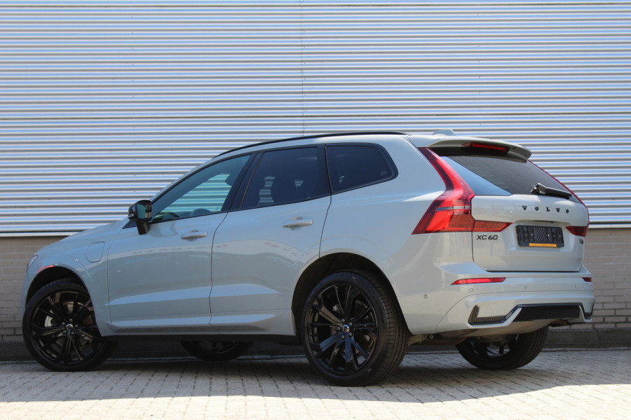 Volvo XC60 2.0 T6 Plug-in hybrid AWD Ultra Black Edition | Facelift | Panoramadak | Trekhaak | H&K | Leder