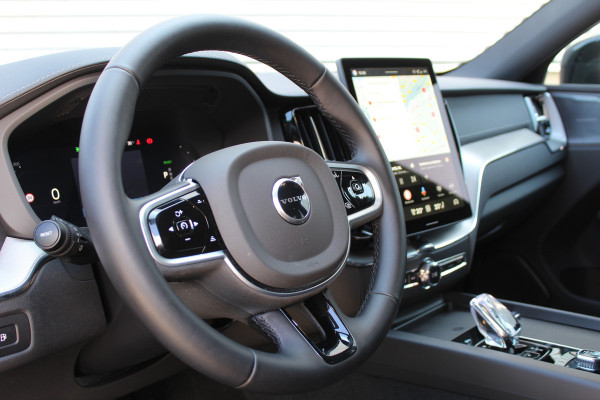 Volvo XC60 2.0 T6 Plug-in hybrid AWD Ultra Black Edition | Facelift | Panoramadak | Trekhaak | H&K | Leder