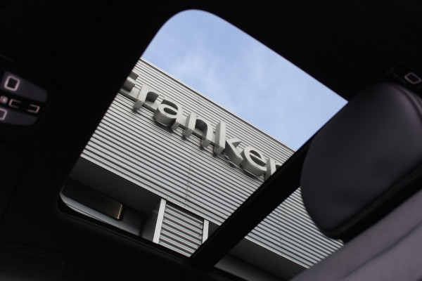 Volvo XC60 2.0 T6 Plug-in hybrid AWD Ultra Black Edition | Facelift | Panoramadak | Trekhaak | H&K | Leder