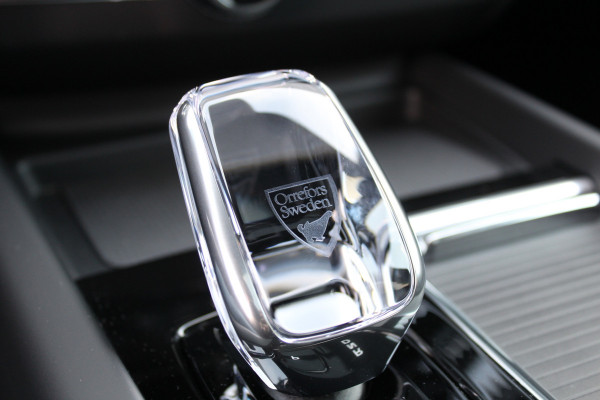Volvo XC60 2.0 T6 Plug-in hybrid AWD Ultra Black Edition | Facelift | Panoramadak | Trekhaak | H&K | Leder