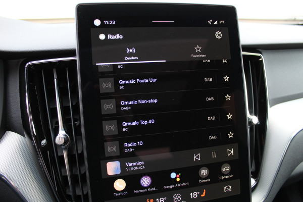 Volvo XC60 2.0 T6 Plug-in hybrid AWD Ultra Black Edition | Facelift | Panoramadak | Trekhaak | H&K | Leder