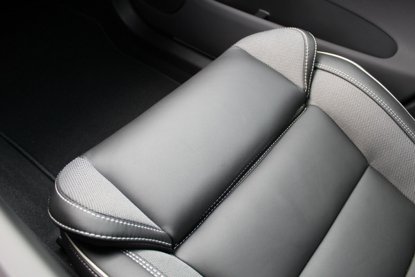 Volvo XC60 2.0 T6 Plug-in hybrid AWD Ultra Black Edition | Facelift | Panoramadak | Trekhaak | H&K | Leder