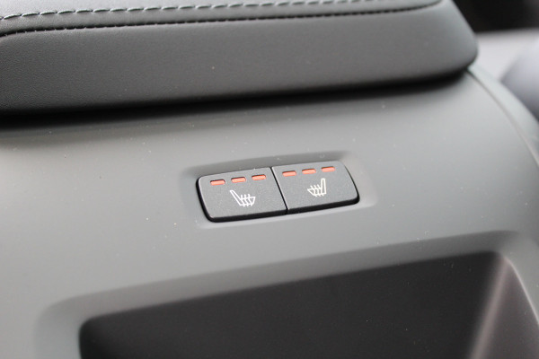 Volvo XC60 2.0 T6 Plug-in hybrid AWD Ultra Black Edition | Facelift | Panoramadak | Trekhaak | H&K | Leder