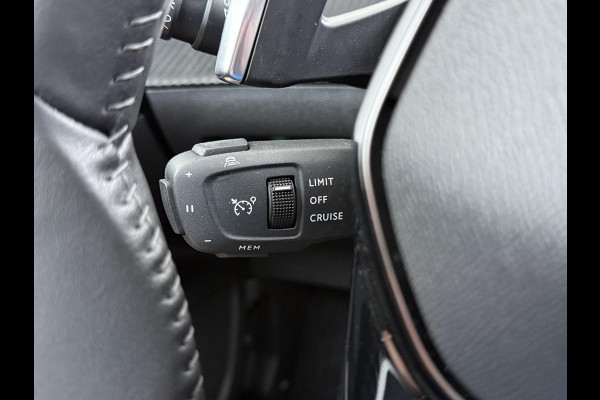 Peugeot 2008 1.2 Hybrid 136 Allure 19000 KM ! | ADAPTIVE CRUISE CONTROL | FULL LED | CAMERA VOOR & ACHTER | DIGITAL DASH | KEYLESS START | PARKEERSENSOREN V+A | DODEHOEKDETECTIE | ALL-IN PRIJS INCL. 12 MND BOVAG GARANTIE