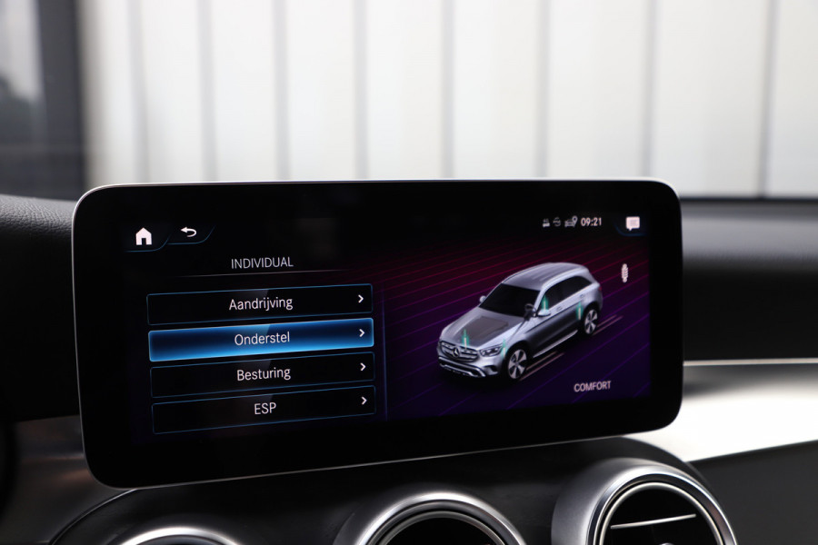 Mercedes-Benz GLC 300e AMG 4-Matic | 320PK | Luchtvering | Head-up | Sfeerverlichting | Multibeam | Standkachel | Digitaal dashboard | 2020.