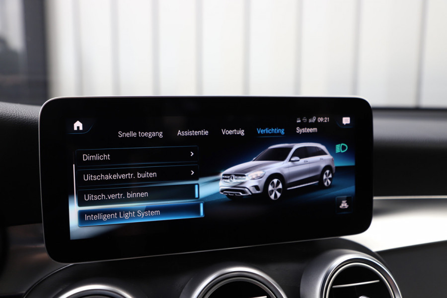 Mercedes-Benz GLC 300e AMG 4-Matic | 320PK | Luchtvering | Head-up | Sfeerverlichting | Multibeam | Standkachel | Digitaal dashboard | 2020.