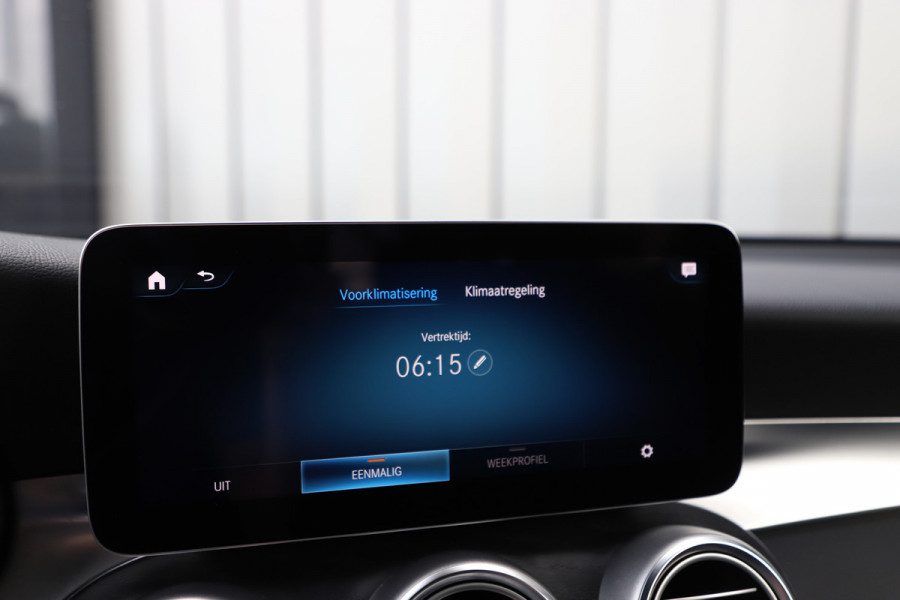 Mercedes-Benz GLC 300e AMG 4-Matic | 320PK | Luchtvering | Head-up | Sfeerverlichting | Multibeam | Standkachel | Digitaal dashboard | 2020.